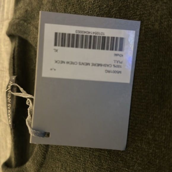 Men’s Sweater - Picture 5 of 5